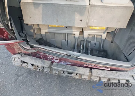 2014 Toyota Sienna Le V6 8 Passenger z USA, uszkodzony, nr VIN 5TDKK3DC0ES439700